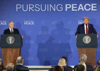 Presidentes Donald Trump y Vladimir Putin tras su reunión en Alaska. / Foto: EFE.