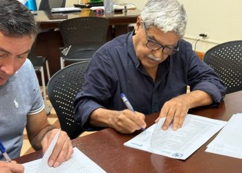 Firman convenios de educación, infraestructura y sistemas de agua potable en Cabañas y Usumatlán, Zacapa