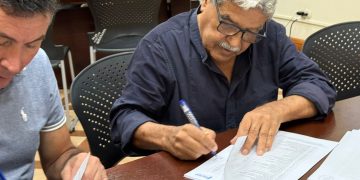 Firman convenios de educación, infraestructura y sistemas de agua potable en Cabañas y Usumatlán, Zacapa