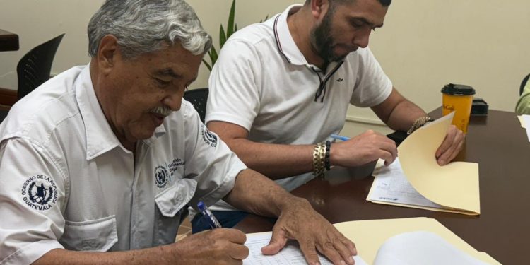 La Unión, Zacapa avanza con la firma de convenios de infraestructura vial y educación