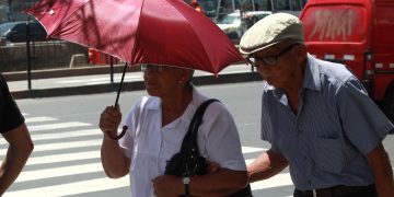 La mayoría de estudios se centran en los efectos del calor en las personas mayores, pero muy pocos en las acciones de prevención.