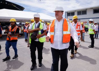 El presidente Bernardo Arévalo supervisa el funcionamiento de Puerto Quetzal por medio de la empresa APM Terminals./Foto: Alex Jacinto
