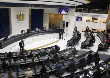 La Asamblea Legislativa de El Salvado, dominada por el partido oficialista, aprobó una reforma constitucional que permite la reelección indefinida.