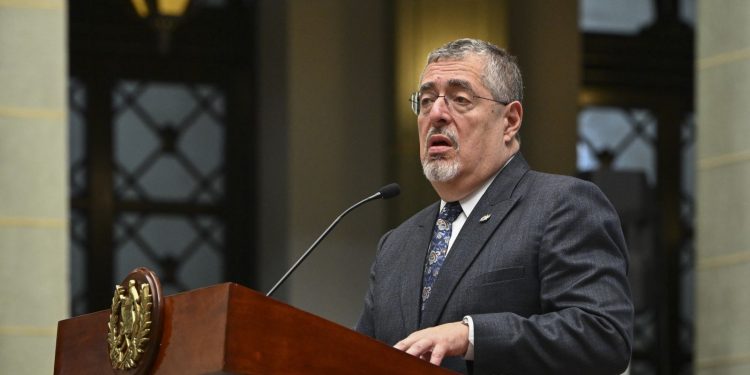 El presidente Bernardo Arévalo destaca los avances alcanzados en programas que atienden a la población marginada.