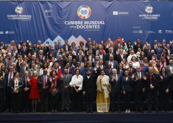 La Unesco alerta de crisis en la profesión docente, durante la apertura de la Cumbre Mundial sobre Docentes que se desarrolla en Chile.