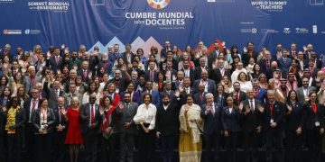 La Unesco alerta de crisis en la profesión docente, durante la apertura de la Cumbre Mundial sobre Docentes que se desarrolla en Chile.