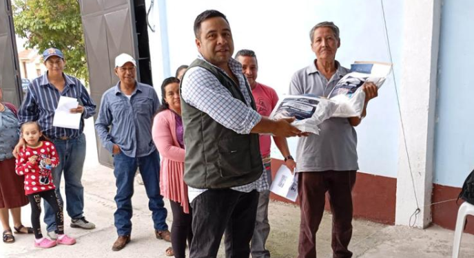 El MAGA entregó semillas de maíz a productores de Jalapa, Salamá y Baja Verapaz. (Foto: MAGA)