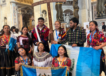 Guatemaltecos participan en el Jubileo de los Jóvenes en el Vaticano. (Foto: cortesía )