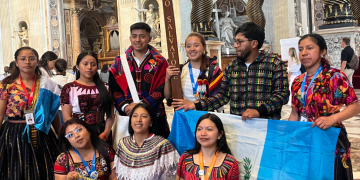 Guatemaltecos participan en el Jubileo de los Jóvenes en el Vaticano. (Foto: cortesía )