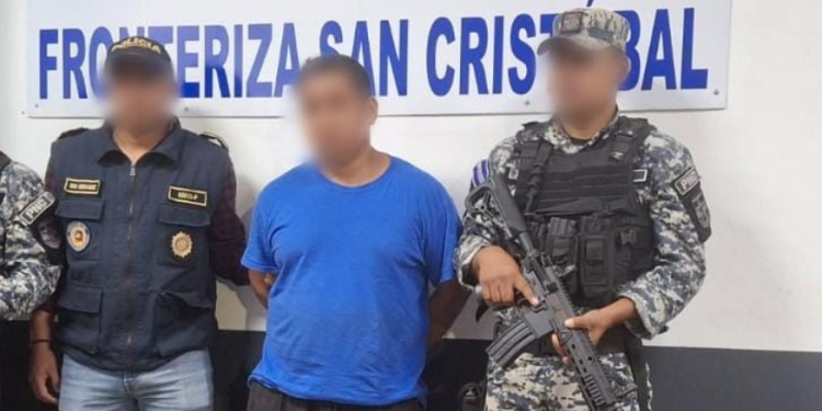 El sujeto fue identificado como Samuel Enrique Medrano Chávez, de 37 años, alias Gasper o Casper, miembro activo de la pandilla Barrio 18. / Foto: PNC