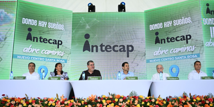 Presidente participa en inauguración del nuevo centro de Intecap en Santa Rosa