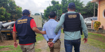 Capturan a Marlin de Jesús Chilel Guzmán, de 30 años, en el momento en que exigía dinero a un ciudadano a cambio de desviar una investigación en curso. / Foto: MP.