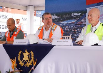 Presidente Bernardo Arévalo verifica modernización y funcionamiento de la APM Temrinals