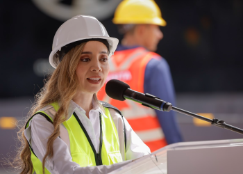 La directora legal y de relaciones interinstitucionales de la empresa APM Terminals Quetzal, Carla Ramírez,