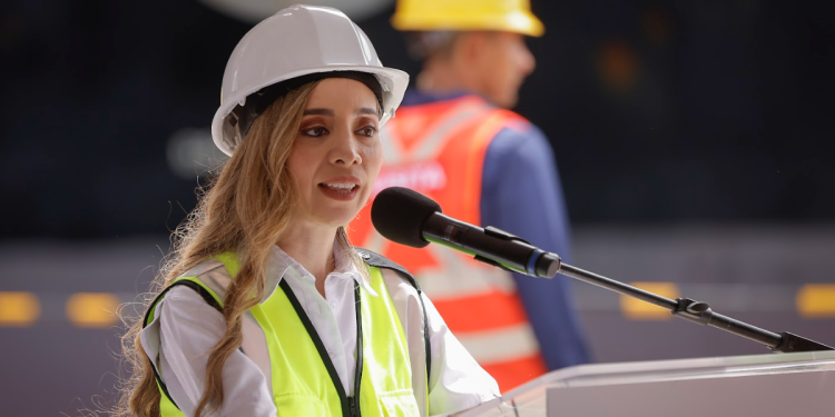La directora legal y de relaciones interinstitucionales de la empresa APM Terminals Quetzal, Carla Ramírez,