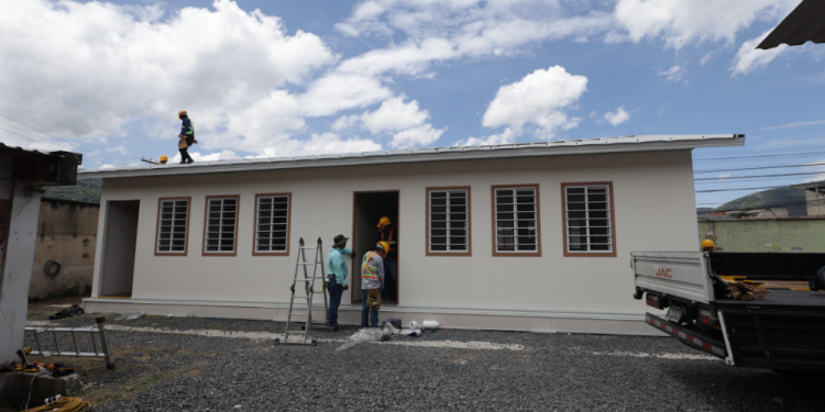 Hospital de Amatitlán instala espacios modulares para reforzar atención médica. (Foto: MSPAS)