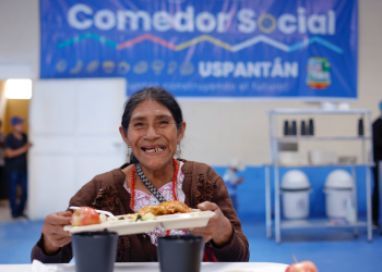 El Mides informó que, hasta el 8 de julio, ya se encuentran en funcionamiento 100 comedores sociales. / Foto: Alex Jacinto.