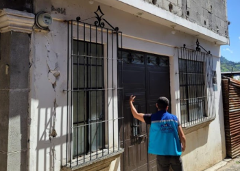 Personal del CIV se desplegó en Santa María de Jesús para evaluar daños en viviendas./Foto: CIV.