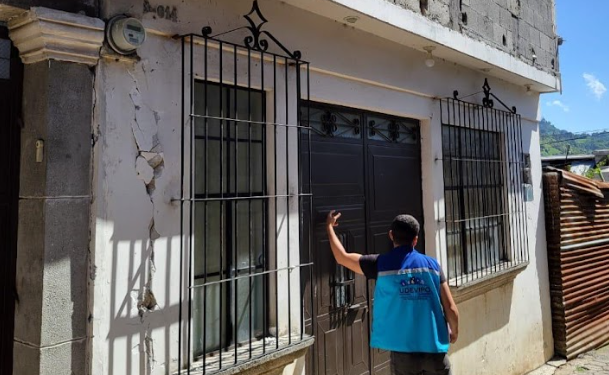 Personal del CIV se desplegó en Santa María de Jesús para evaluar daños en viviendas./Foto: CIV.