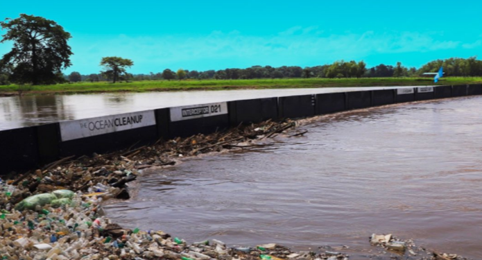 La biobarda facilitada por The Ocean Cleanup ha evitado la llegada masiva de residuos al Caribe./Foto: MARN.