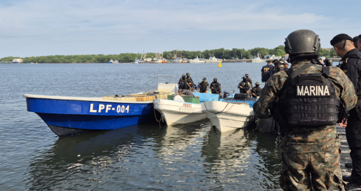 El decomiso se realizó el 9 de agosto a las 21:45 horas, con la captura de seis personas vinculadas al narcotráfico. / Foto: Ejército