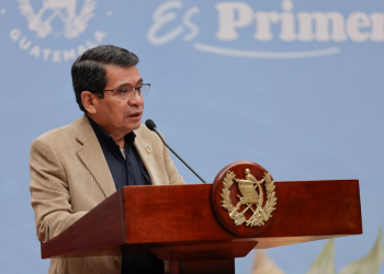 Ministro de Comunicaciones, Infraestructura y Vivienda, Miguel Ángel Bobadilla. / Foto: Analí Camey