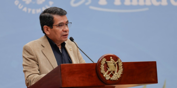 Ministro de Comunicaciones, Infraestructura y Vivienda, Miguel Ángel Bobadilla. / Foto: Analí Camey