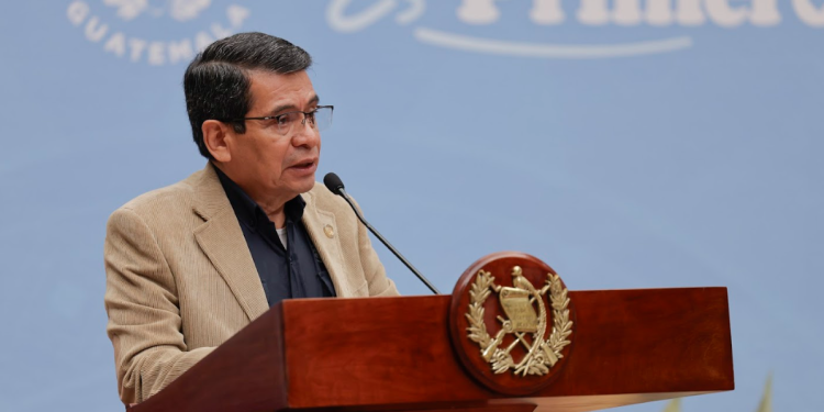 Ministro de Comunicaciones, Infraestructura y Vivienda, Miguel Ángel Bobadilla. / Foto: Analí Camey