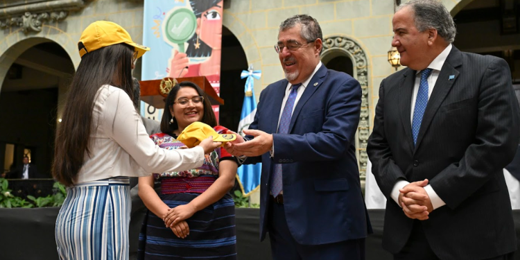 Presidente Arévalo reitera su compromiso con la juventud guatemalteca./Foto: Byron de la Cruz.