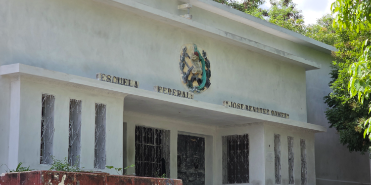 Comunidad educativa de Petén se beneficia con el mejoramiento de la Escuela José Benítez Gómez. / Foto: CIV.