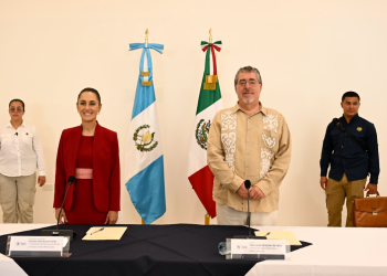 Presidenta Claudia Sheinbaum junto al presidente Bernardo Arévalo. / Foto: Gilber García.