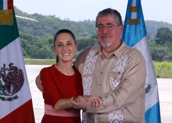 Presidenta Claudia Sheinbaum reiteró al presidente Bernardo Arévalo el compromiso de México con Guatemala para el desarrollo. / Foto: Alex Jacinto.