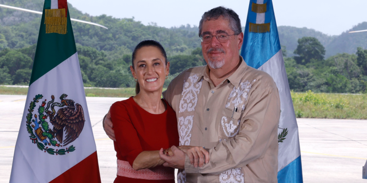 Presidenta Claudia Sheinbaum reiteró al presidente Bernardo Arévalo el compromiso de México con Guatemala para el desarrollo. / Foto: Alex Jacinto.