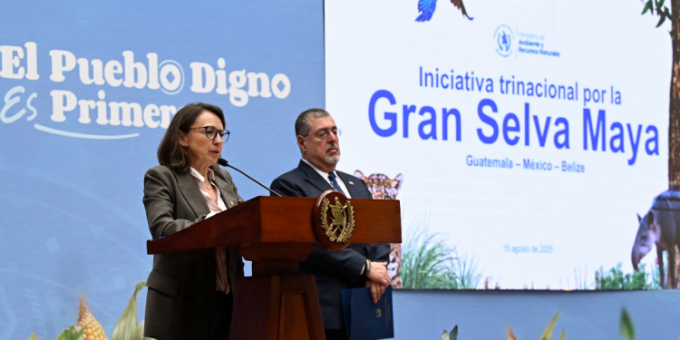 La ministra de Ambiente, Patricia Orantes compartió a detalle los beneficios de preservación de la iniciativa por la Gran Selva Maya. (Foto: Álvaro Interiano)