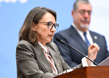 La ministra de Ambiente y Recursos Naturales compartió las acciones para el refuerzo del viceministerio del Agua. (Foto: Álvaro Interiano)