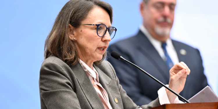 La ministra de Ambiente y Recursos Naturales compartió las acciones para el refuerzo del viceministerio del Agua. (Foto: Álvaro Interiano)