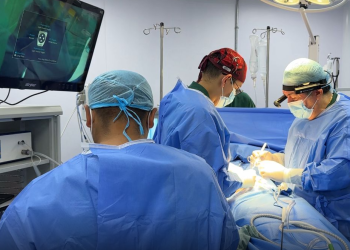 Hospital Modular del IGSS realizó la primera cirugía guiada por fluorescencia. (Foto: IGSS)