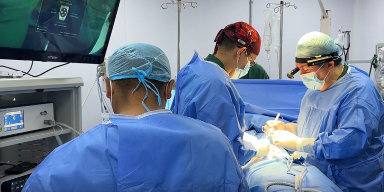 Hospital Modular del IGSS realizó la primera cirugía guiada por fluorescencia. (Foto: IGSS)