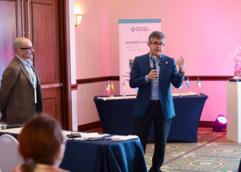 El ministro de Salud reconoció la labor del personal del Hospital San Juan de Dios en liderar el congreso de Cirugías Radicales en Vivo . (Foto: MSPAS)