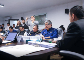 El ministro de Gobernación, Francisco Jiménez, junto a integrantes de la cartera del interior acudió ayer martes al Congreso de la República. / Foto: Mingob