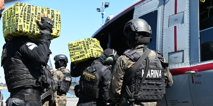 Los golpes al narcotráfico representan incautaciones millonarias para las estructuras criminales. / Foto: Ejército de Guatemala.