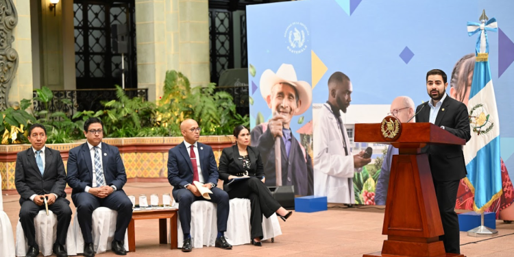 Tanto el Ministerio de Educación como la Secretaría de Comunicación coincidieron en que cualquier intento de otorgar perdón generalizado a quienes incumplen la ley mina la confianza. / Foto: Byron de la Cruz
