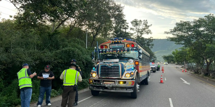 Instituciones ejecutan operativos viales conjuntos. / Foto: CIV.