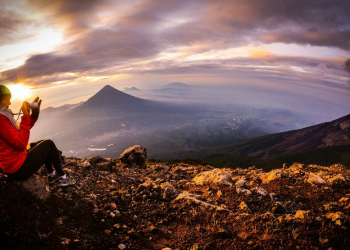 Conap restringe visitas al Volcán Acatenango por riesgos en plataformas donde instalaron infraestructura ilegal. (Foto: Inguat)