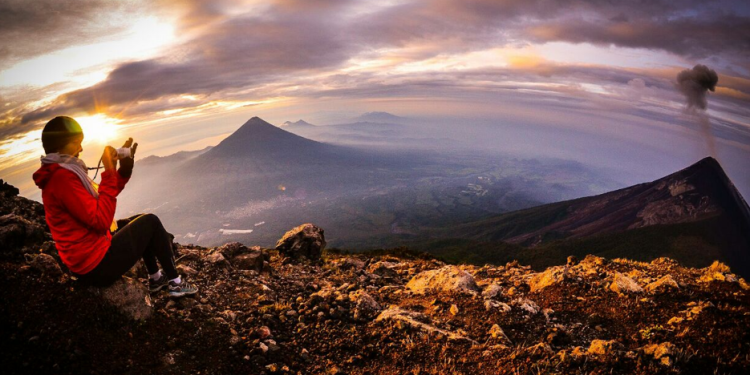 Conap restringe visitas al Volcán Acatenango por riesgos en plataformas donde instalaron infraestructura ilegal. (Foto: Inguat)
