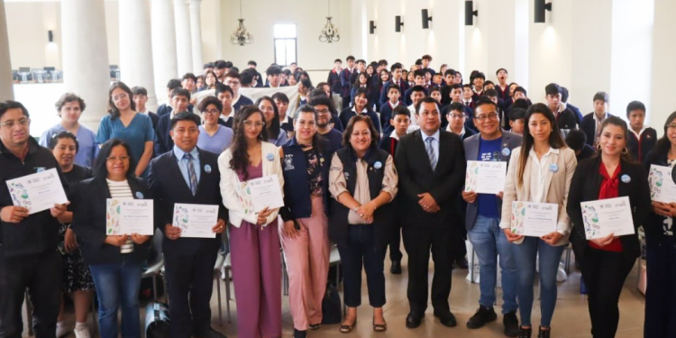 Senacyt inaugura cinco Clubes de Ciencias para el beneficio de más de 100 jóvenes de Quetzaltenango. (Foto: Senacyt)