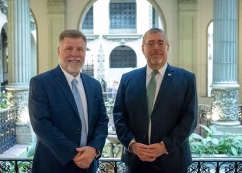 Presidente recibió a el Congresista de EE. UU. Rick Crawford