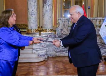 Embajador de Guatemala presenta cartas credenciales a la Presidenta de Perú