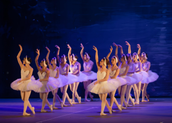 El lago de los cisnes se convierte así en el broche de oro, de presentaciones que han mantenido viva la tradición de la danza clásica en Guatemala. / Foto: MCD