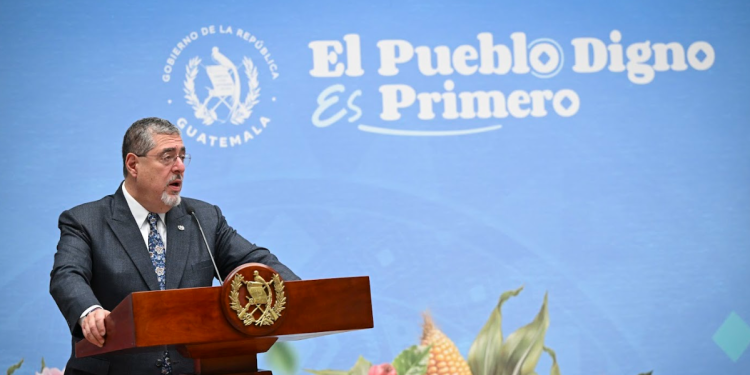 Presidente Bernardo Arévalo en La Ronda.